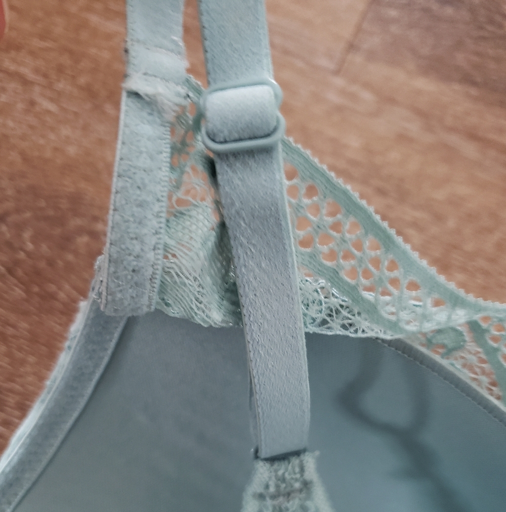 Knix Deep V Lace Bralette in Sage, Size Large 36A 36B 36C - Picture 10 of 16